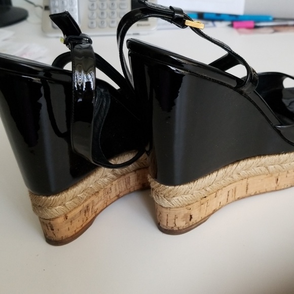 Gucci Hollie Patent Leather Wedge - Picture 6 of 8